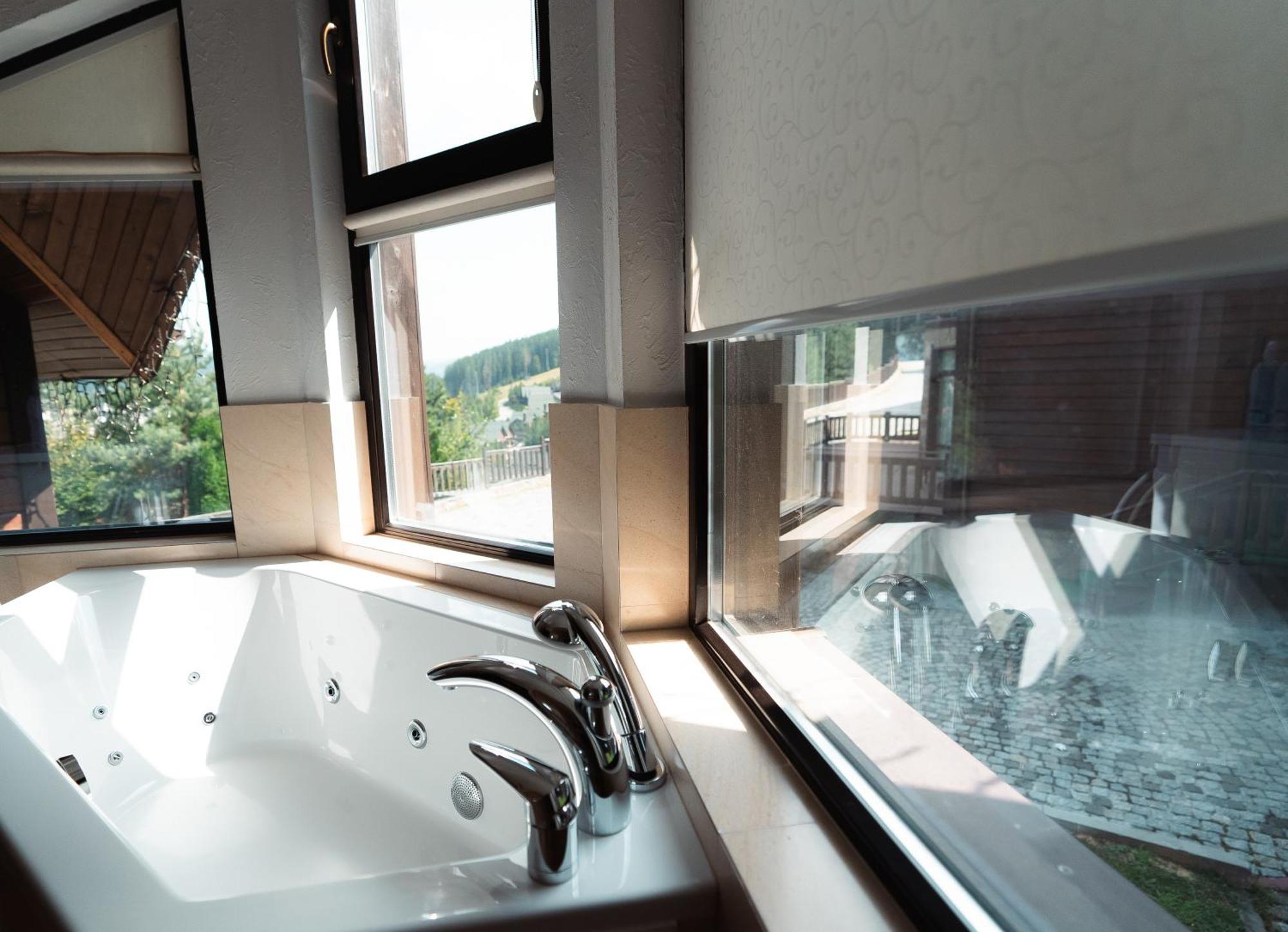 Chalet Nordian Next To Lift *